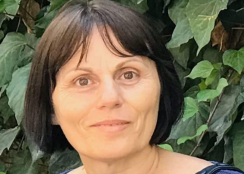 Ish-ministri Sandër Lleshaj njofton ndarjen nga jeta të bashkëshortes