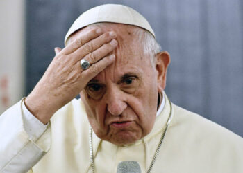 Papa Françesku, mesazh prekës nga spitali: “Lutuni për mua”