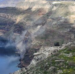 Lëkundjet sizmike “shkundin” Greqinë, rrëshqitje dheu në Gjirin e Athinios