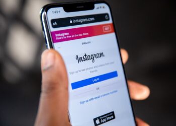 Skandal në Korçë/ Minorenet shantazhohen me video intime në Instagram