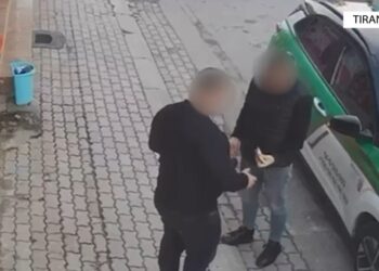 Arrestohen dy persona, mashtruan biznesmenin dhe morën 6 mijë €