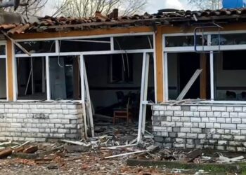 I vuri tritol fasadës së një lokali, identifikohet dhe shpallet në kërkim autori