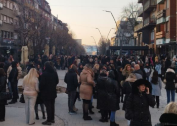 Fillon votimi në Mitrovicën e Veriut, serbët mblidhen për të votuar