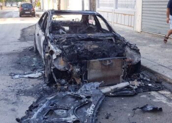 Dy automjete digjen gjatë natës, identifikohet autori