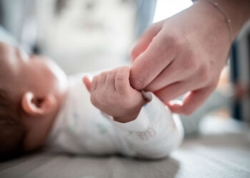 Numri më i ulët në 90 vite/ Lindjet ranë 5% më 2024, ekspertët: Duhet plan masash!