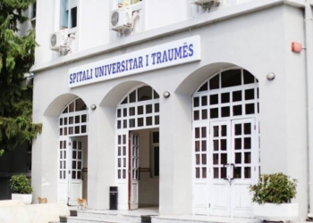 Aksidenti në aksin Ersekë-Korçë, shoferi transportohet  në spitalin e Traumës