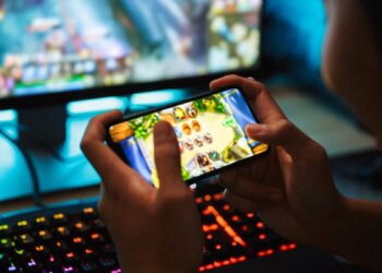 Si u ‘shtir’ i huaji si vajzë amerikane dhe përndoqi 14-vjeçaren