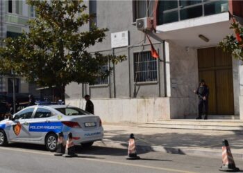 Shisnin drogë në shkolla, dalin në gjyq 13 të arrestuarit