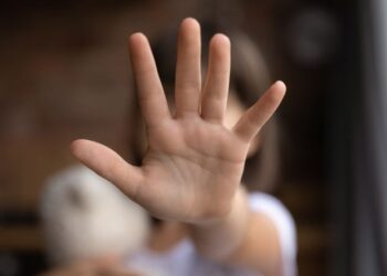 Kryente veprime të turpshme ndaj mbesës së mitur, dënohet me burg autori