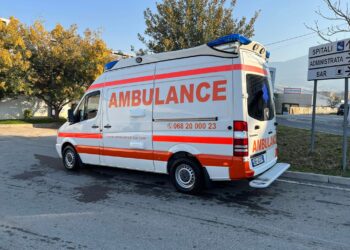 19-vjeçarja plagos me thikë vëllanë e mitur në Shkodër, dërgohet në psikiatri