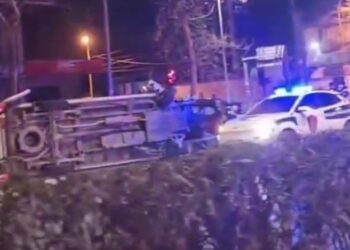 Aksident në Laprakë/ Ambulanca përplaset me një automjet dhe përmbyset