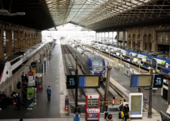 Bomba e Luftës së II Botërore gjendet në shinat e trenit në Paris, kaos në udhëtime