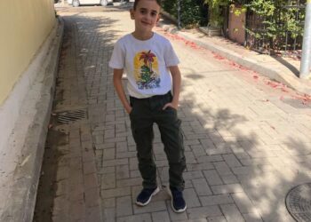 Doli nga shkolla dhe nuk shkoi në shtëpi, humb 7-vjeçari në Elbasan