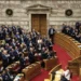 Protestuesit “ndezën flakë” në Parlament, çfarë ndodhi mbrëmë në Greqi