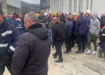 Minatorët e Bulqizës vazhdojnë bojkotin, çfarë kërkojnë?