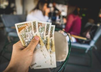 Turistët sollën 5 mld euro në 2024, rekord dhe shpenzimet e shqiptarëve jashtë