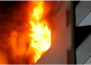 Zjarr në një apartament në Elbasan, detajet e para