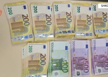 Çift irlandez dorëzon në polici mbi 40 mijë euro të gjetura