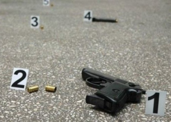 Sherr mes dy personave në Kamëz, një i plagosur