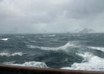 Pezullohet lundrimi i mjeteve të vogla në Vlorë