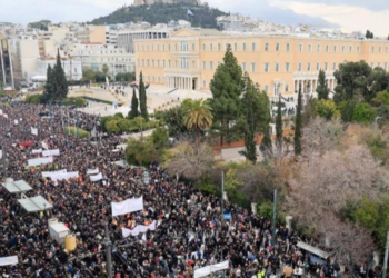 Grevë mbarëkombëtare, anulohen fluturimet dhe udhëtimet me anije