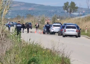 “Kërcet” arma në Fier, plagoset një grua, çfarë dyshohet