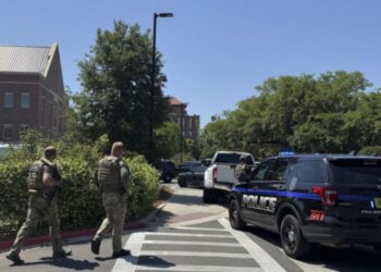 Djali i një polici hapi zjarr, 2 viktima/ Detaje nga të shtënat në Florida