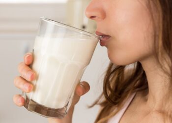 Tjetër SKANDAL! Aflatoksina në qumësht, helmi i padukshëm që vret qytetarët