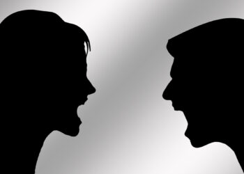 Fqinji i zhvarrosi eshtrat e fëmijëve, 60-vjeçarja: Më kërcënoi