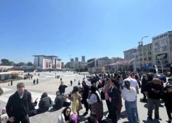 Tërmeti “shkund” Stambollin, qytetarët lënë shtëpitë dhe zyrat