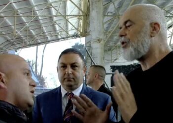Në mes të fushatës, Rama kërcënon qytetarin që guxoi t’i përmendë korrupsionin!