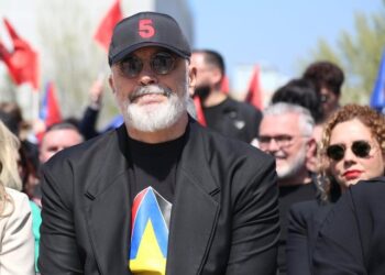 Fushata në Facebook/ Profile nga Vietnami bëjnë like postimet e “Team Edi Rama”