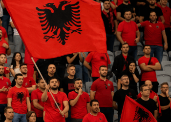 FIFA lehtëson masat: Tifozët rikthehen në stadium për ndeshjen Shqipëri-Serbi