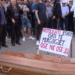 “Ose ne, ose ju!”/ Protestë me arkivol në Hotolisht kundër projektit të rrugës