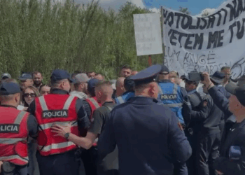Balluku u shpërfilli kërkesat, banorët e Hotolishtit nisin sërish protestën