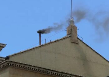 Sërish tym i zi në Vatikan, dështon edhe raundi i dytë për zgjedhjen e Papës së ri