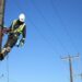 Po punonte për të lidhur energjinë në një qendër votimi, humb jetën elektricisti