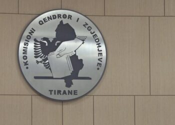 Tensionet në Vorë, KQZ heq akreditimin e komisionerëve