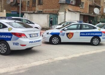 E rëndë në Vlorë! Vajza qëllon me thikë babain pas sherrit