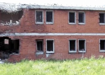 U vranë 160 të burgosur shqiptarë, përkujtohet 26-vjetori i masakrës së Dubravës