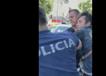 40-vjeçari përplasi makina policie në Tiranë, dërgohet për vlerësim mendor