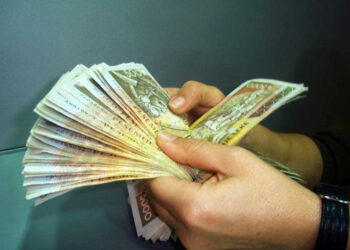 Shqiptarët punojnë më shumë, por paguhen më pak se kushdo tjetër në Europë