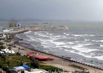 Moti i keq vështirësoi lundrimin në Vlorë, Policia Kufitare shpëton disa persona