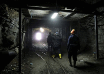 Pasiguria në miniera vazhdon/ Shemben gurët në galerinë e Bulqizës, plagoset minatori 40-vjeçar
