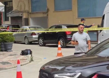 Aksident i rëndë në Fier, 23-vjeçari përplas për vdekje të moshuarin