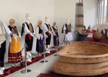 Çelet muzeu etnografik në Memaliaj/ Ekspozohen objekte tradicionale dhe kostume popullore