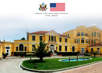 Ambasada Amerikane në Tiranë publikon mesazhin e zyrtarit të DASH