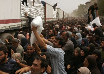 Trazirat e urisë në Gaza: Turma civilësh ndalojnë 77 kamionë me ndihma, vetëm 10% e nevojave janë mbuluar