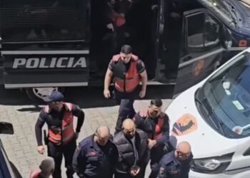 Momenti kur Flobens Meçja hyn në gjykatën e Durrësit për masën e sigurisë