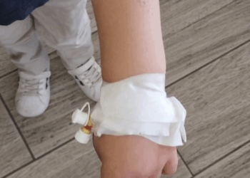 Skandali në Gramsh: Nelsa SH.P.K., kompania që helmoi 70 fëmijë fiton tender të ri 700 milionë lekë